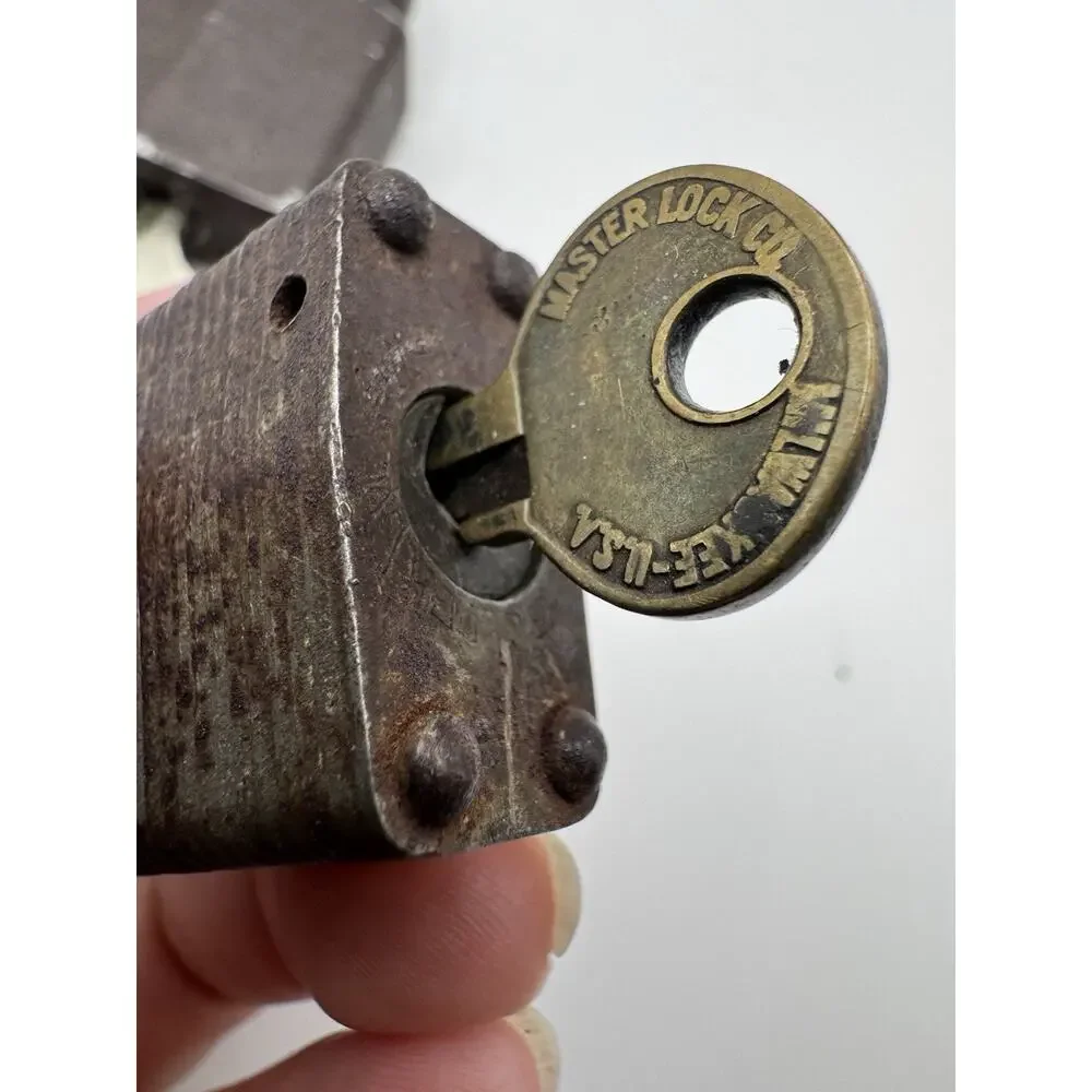 Lot of 3 Vtg Master Lock Padlocks Milwaukee USA w/ 1 Matching Walking Lion Key